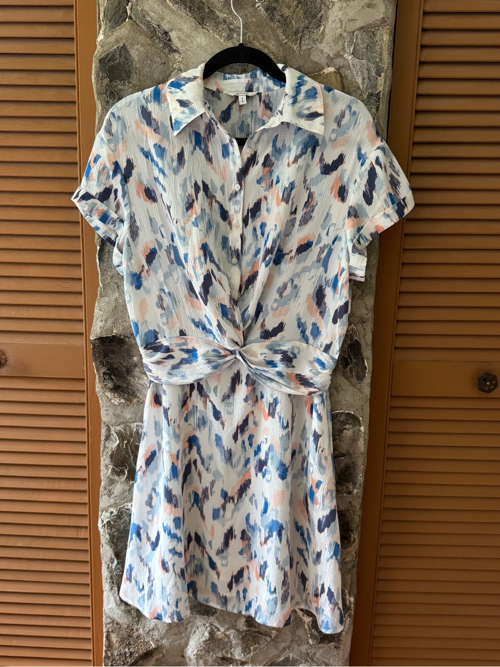 REITMANS-Short Tie-Front Shirt Dress in Blue & Peach Print